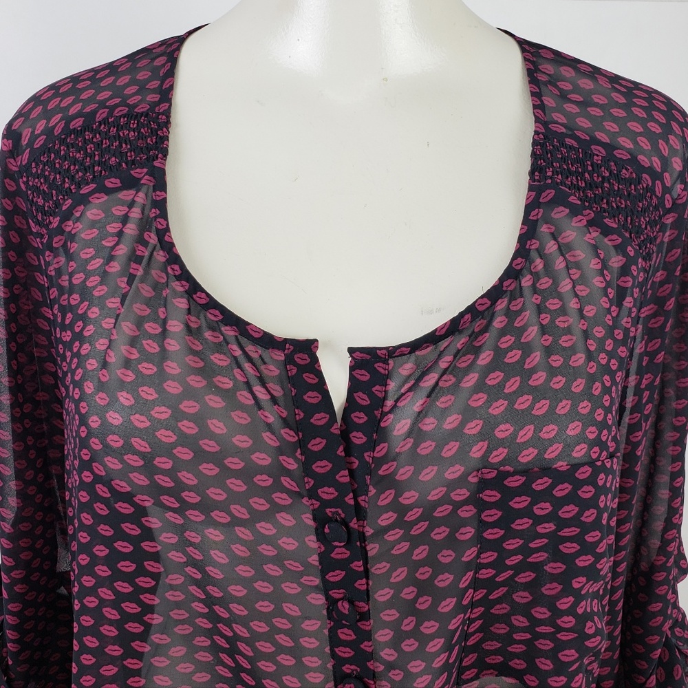 Torrid Top size 1 Black Lips 3/4 Sleeve Shirt